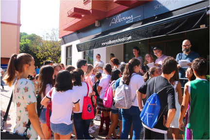 Ambiente motivador y participativo en clases de inglés para adolescentes