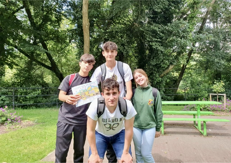 Estudiantes participando en un curso de inglés en el extranjero en Cork, Irlanda