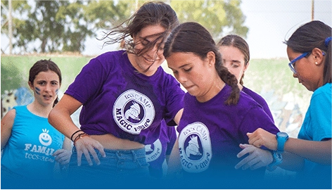 Actividades cooperativas en inglés en el campamento Magic Village de TECS